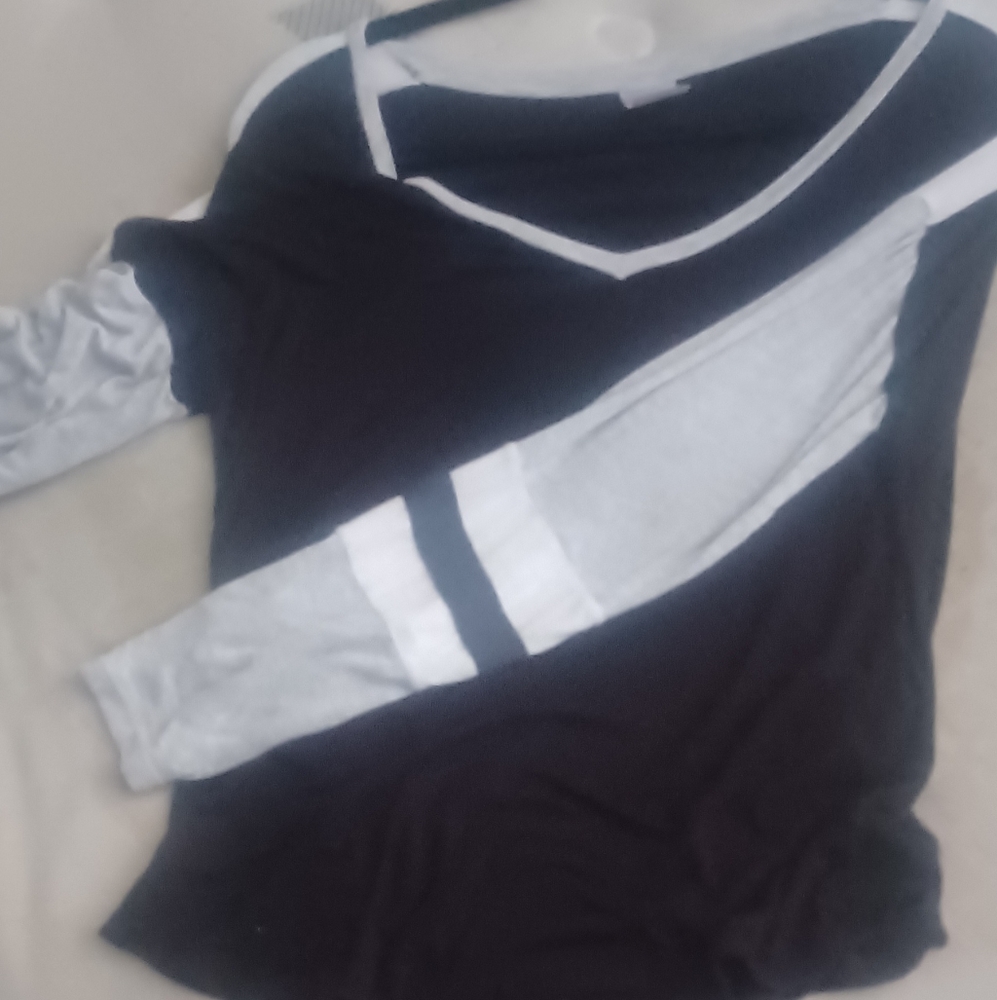 No Boundaries long sleeve top